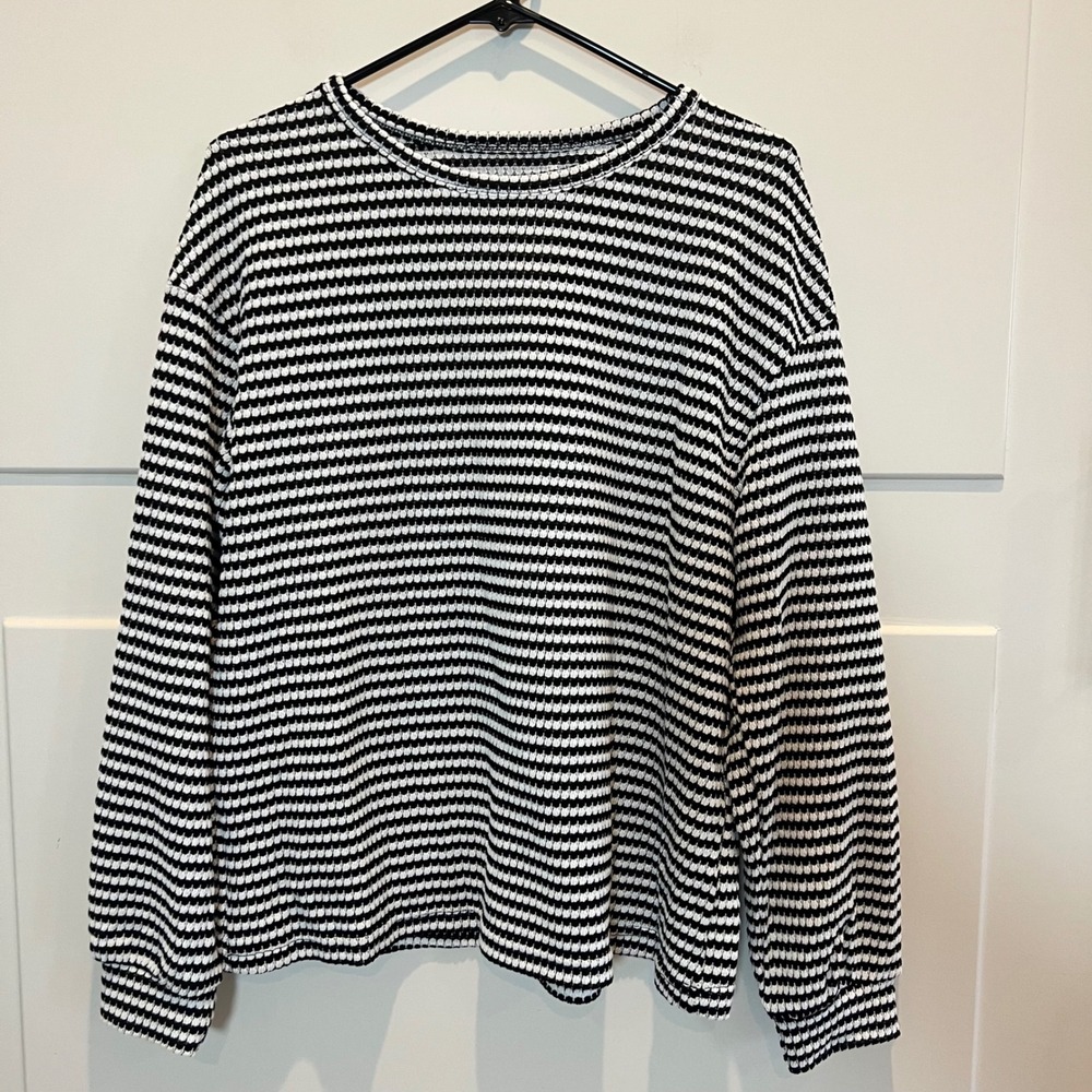 Striped Knit‎ Pullover Top Women's Size Large Long Sleeve Black White Casual